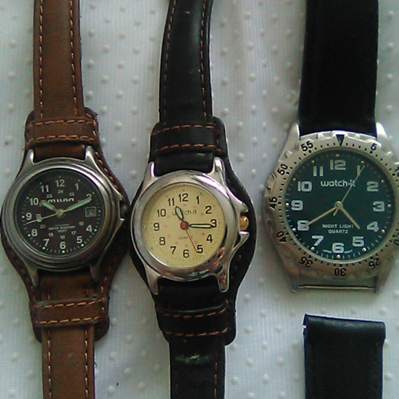 BUNDLE OF WATCHES